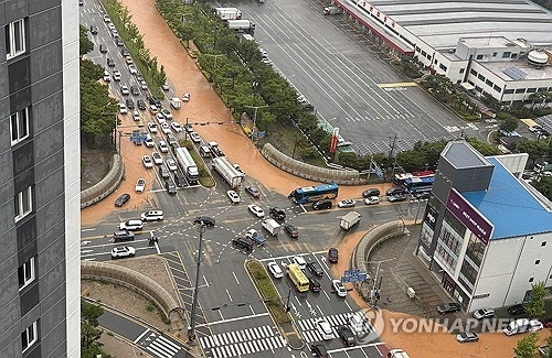 <b>광주 신안교서</b> "물에 사람이 떠내려간다" 신고…경찰 "<b>실종</b> 불명확" 수...