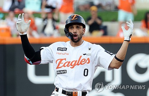 <b>한화</b> 대체선수 <b>리베라토</b>와 <b>정식 계약</b>…'타격 강화'
