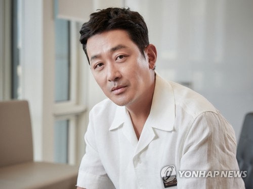 '<b>최음제 논란</b>' <b>하정우</b> 결국 사과…"언행에 더욱 신중할 것"