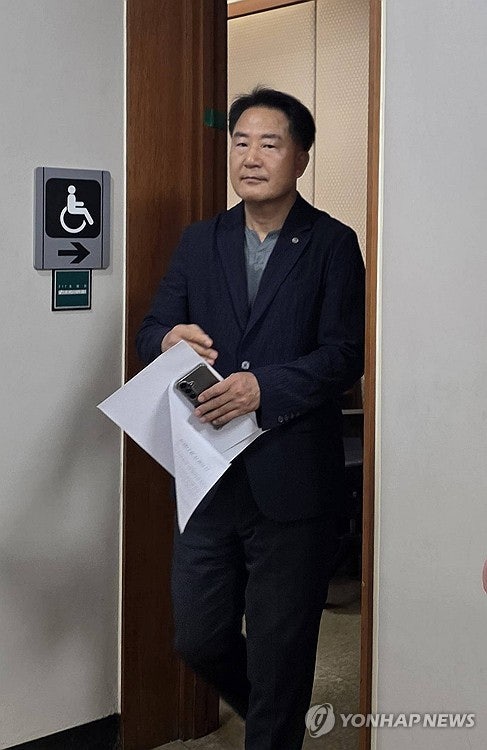 동성 동료<b>의원 성추행</b> <b>세종시의원</b>에 징역형…법정구속 면해