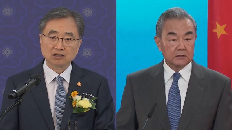 <b>한중 외교장관 통화</b>…APEC 정상회의 협력 등 약속