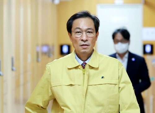 <b>대통령</b>실 "<b>공공기관</b>장, <b>대통령</b>과 임기 일치시켜야"