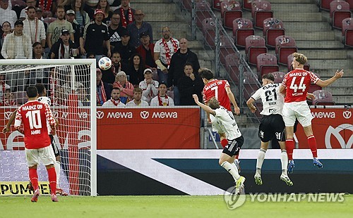 '결승 헤더골' <b>이재성</b> 활약…마인츠, <b>UECL 본선</b> 진출