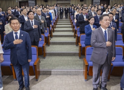 [단독] 정청래 "원내서 만들지 말라"…<b>김병기</b> "15일 때문에 합의 깼나"