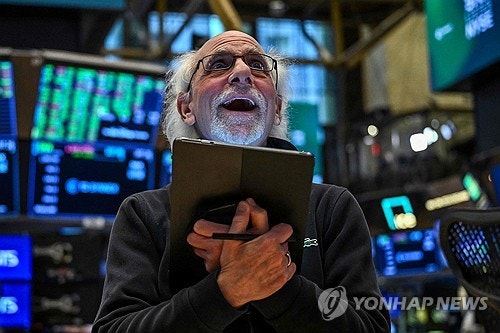 뉴욕증시, <b>미중</b><b>협상 진전</b>에 상승…나스닥·S&P500 사상 최고치