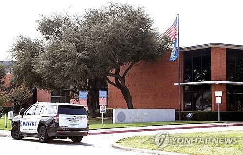 미 <b>이민</b>당국<b>시설 총격</b> 사망 1명·부상 2명…피해자 모두 구금자