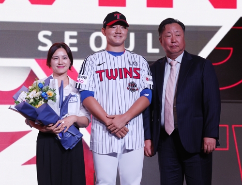 "저희까지 올 줄 몰랐는데"…<b>양우진</b>, LG 트윈스와 <b>2억 5천만 원 계약</b>