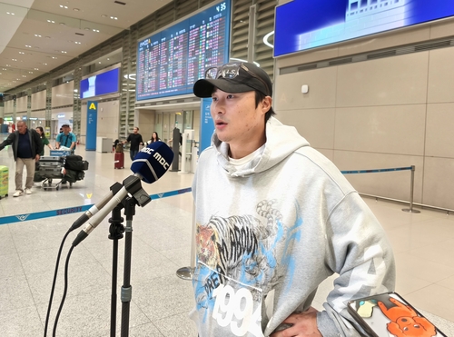 귀국 <b>김하성</b> "잘 이겨낸 시즌…<b>내년 거취</b>는 아직"