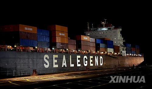 북극항로를 이용해 영국에 도착한 중국의 화물선 [연합뉴스 자료사진 제공]