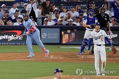 토론토, WS 4차전 승리…<b>게레로 주니어</b>, 역전 홈런 '쾅'