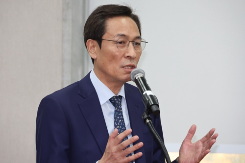 우상호 대통령실 정무수석이 지난 6일 서울 여의도 국회에서 열린 운영위원회의 대통령비서실과 국가안보실, 대통령경호처 등에 대한 국정감사에서 위원 질의에 답하고 있는 모습. [사진 