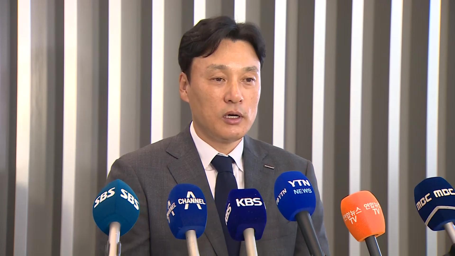 <b>이승엽</b>, <b>요미우리 코치</b> 제안 받아…"가족과 상의"