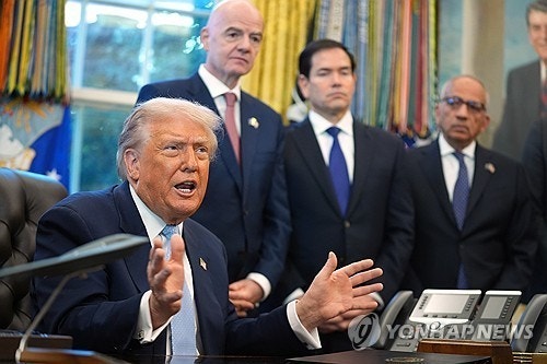 '우크라 <b>종전</b>' 속도내는 <b>트럼프</b> "합의 시한, 27일이 적절"