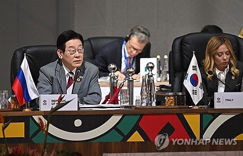 이 <b>대통령</b>, G20 첫날 모디 인도 총리·<b>룰라</b> <b>브라질</b> <b>대통령</b>과 회동
