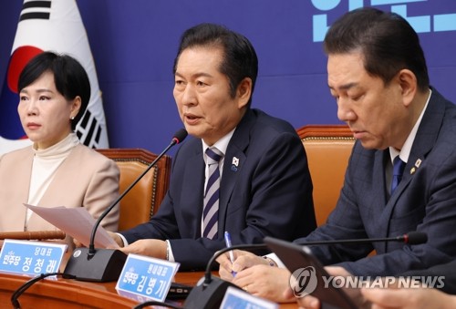 최고위원회의에서 발언하는 정청래 (서울=연합뉴스) 황광모 기자 = 더불어민주당 정청래 대표가 21일 서울 여의도 국회에서 열린 최고위원회의에서 발언하고 있다. 2025.11.21 hkmpooh@yna.co.kr