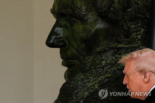 <b>트럼프</b> 또 막말…'노화설' 보도한 女<b>기자</b>에 "추하다"