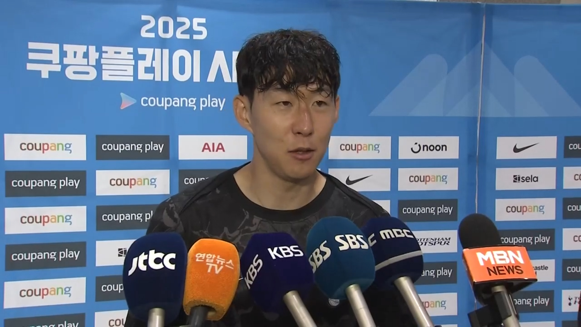 '친정' <b>토트넘</b> 가는 <b>손흥민</b>…런던 홈팬들에 작별 인사