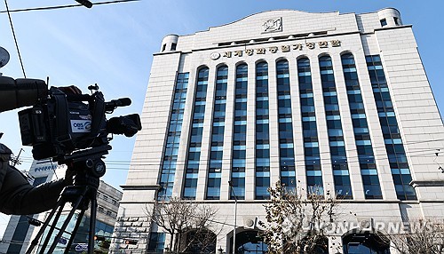 경찰, 통일교·전재수·특검 전방위 압수수색…시계·현금 추적 [연합뉴스 제공]