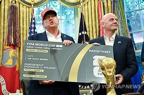 "돈만 벌려는 FIFA" 비난에…북중미<b>월드컵</b> 최저가 <b>티켓</b> 나왔다