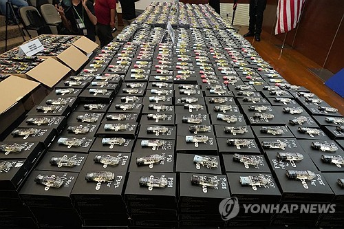 국정원,전자담배형 신종합성마약 국내 대량반입 시도 적발 국가정보원 국제범죄정보센터(TCIC)는 지난 6월 19일 신종마약 에토미데이트를 국내에 대량 밀반입하려 한 싱가포르인 국제마약조직 총책 등 일당 4명을 말레이