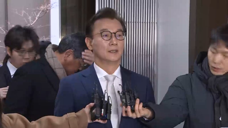 '<b>통일교 의혹</b>' <b>전재수</b> 14시간 조사…"금품수수 결단코 없어"
