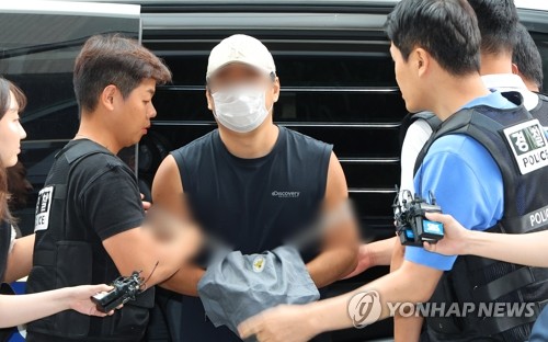 부모·형 살해한 30대 구속심사 출석 (사진=연합뉴스 제공)