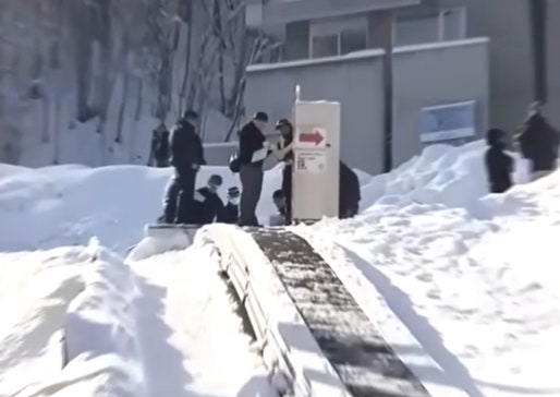 무빙워크에 팔 끼여 참변…일본 스키장서 5세 남아 사망