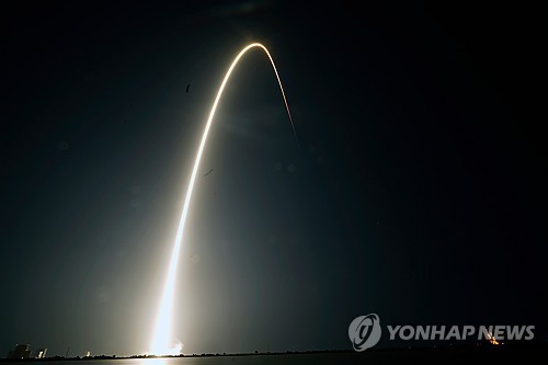 스페이스X의 스타링크 위성 탑재한 로켓 발사 [AP=연합뉴스 자료사진 제공]
