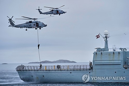 그린란드에서 훈련하는 덴마크군(2025년 9월) [AP 연합뉴스 자료사진]