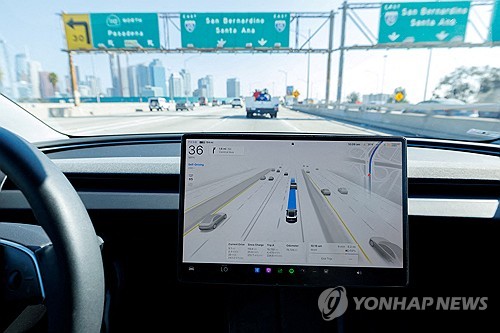 FSD 소프트웨어로 주행 중인 테슬라 모델3 [로이터 연합뉴스 자료사진.재판매 및 DB 금지]