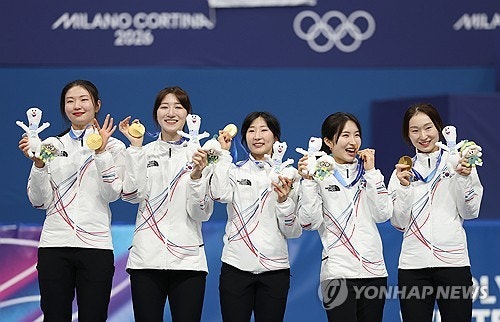 최민정에게 건낸 심석희의 인사 "많이 노력해줘서 고마워"