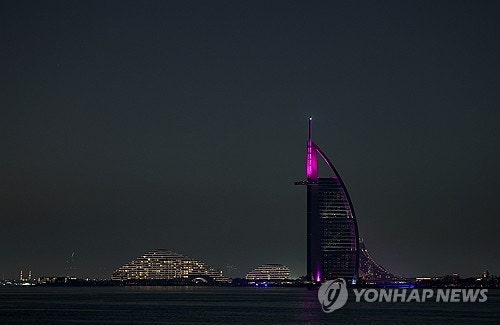 두바이 '7성급' 부르즈알아랍 호텔도 이란 공습에 화재