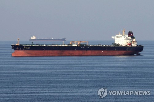 호르무즈 해협 통과하는 유조선 [로이터=연합뉴스 자료사진. 재판매 및 DB 금지]
