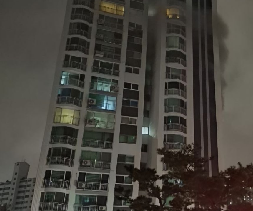 수원 장안구 아파트 화재 [경기도소방재난본부 제공]