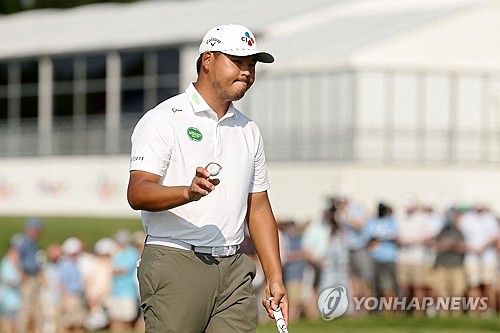 '버디 12개' PGA <b>김시우</b>, 더 <b>CJ컵</b> 2R 단독 <b>선두</b>…임성재 홀인원