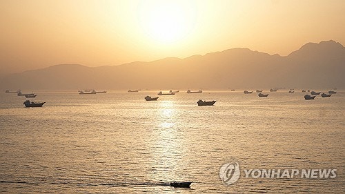 美 "<b>호르무즈</b> 해협서 이란과 <b>합의</b>도 <b>금지</b>…통행료 지불 무관"