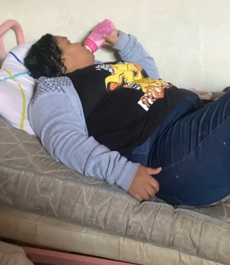 친딸처럼 키웠는데…37살이 젖병 물고 소녀 행세, 브라질 충격 사기극