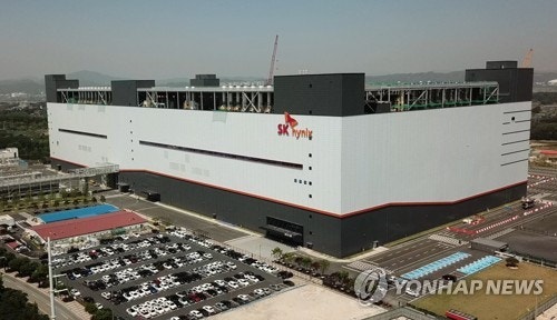 SK하이닉스 청주공장 가스룸 재차 화재…8명 병원·4천명 대피