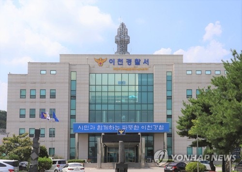 군 관계자에게 원한?…술 취해 부대 철문 들이받은 30대 현행범 체포