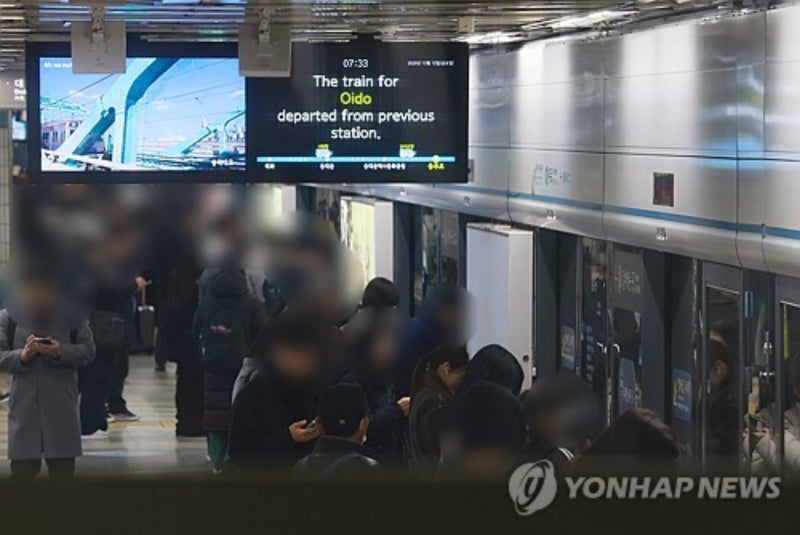 "체구 작은 여성만 노려"…쏟아지는 '지하철 4호선 상습 폭행남' 목격담