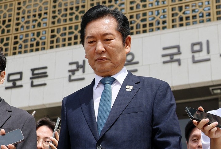 정청래, 당 대표직 사퇴…연임 도전 수순