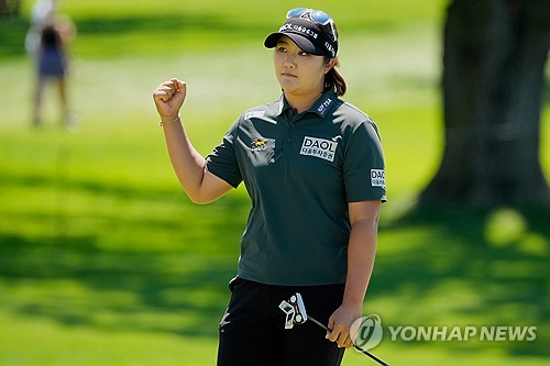 <b>유해란</b>, KPMG 챔피언십 3R 단독 선두…첫 메이저 우승 도전