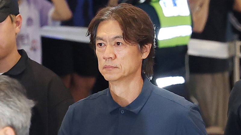 <b>홍명보</b>, 돌연 미국행…청문회 출석 불투명