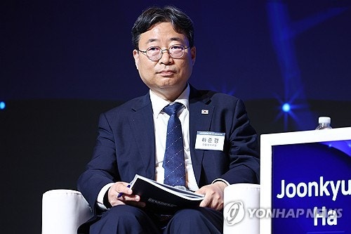 靑 경제수석 "메가프로젝트, 박정희 시대 산업화와 비견될 규모"