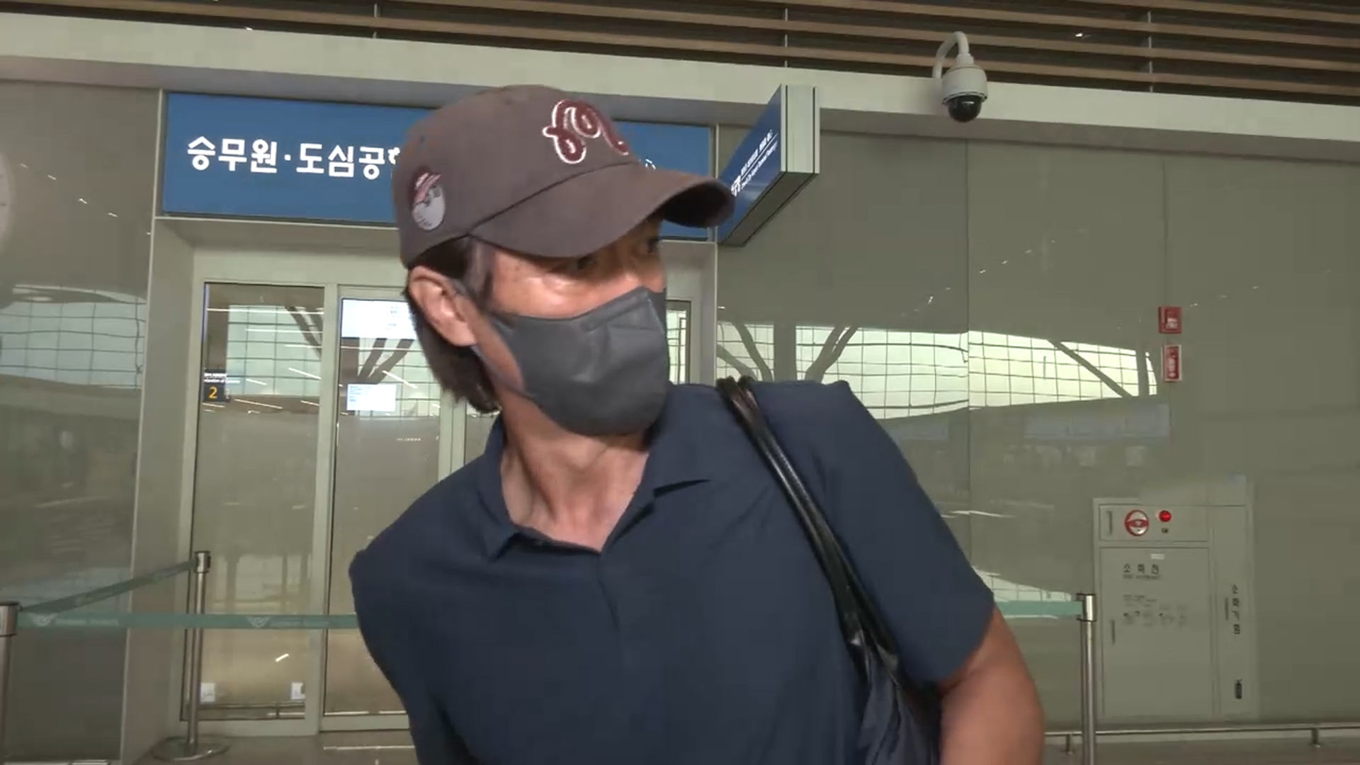 대표팀 주치의, 홍 전 감독 출국에 '옹호'
