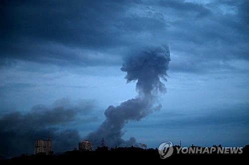 불타는 러 석유시설…키이우 맹폭 나선 러시아