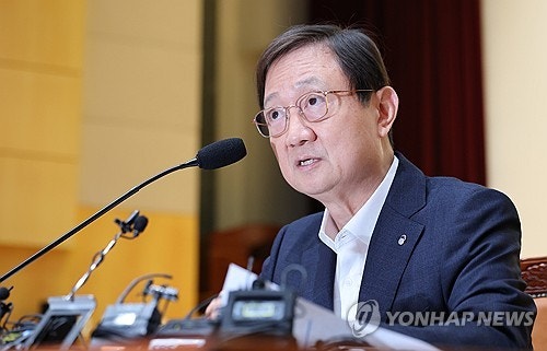 금감원장 "<b>ETF</b> 과장광고 특단의 자정 노력 필요"…운용사 CEO에 <b>경고</b>