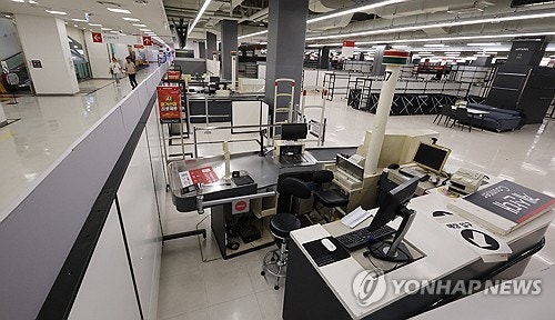 '회생 폐지' <b>홈플러스</b>, 오늘부터 대형마트 <b>임시 휴업</b>