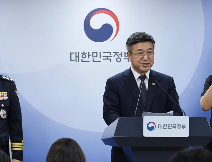 <b>행안부</b> "장윤기 사건 깊은 유감…비리 경찰 발 못 붙이게 할 것"