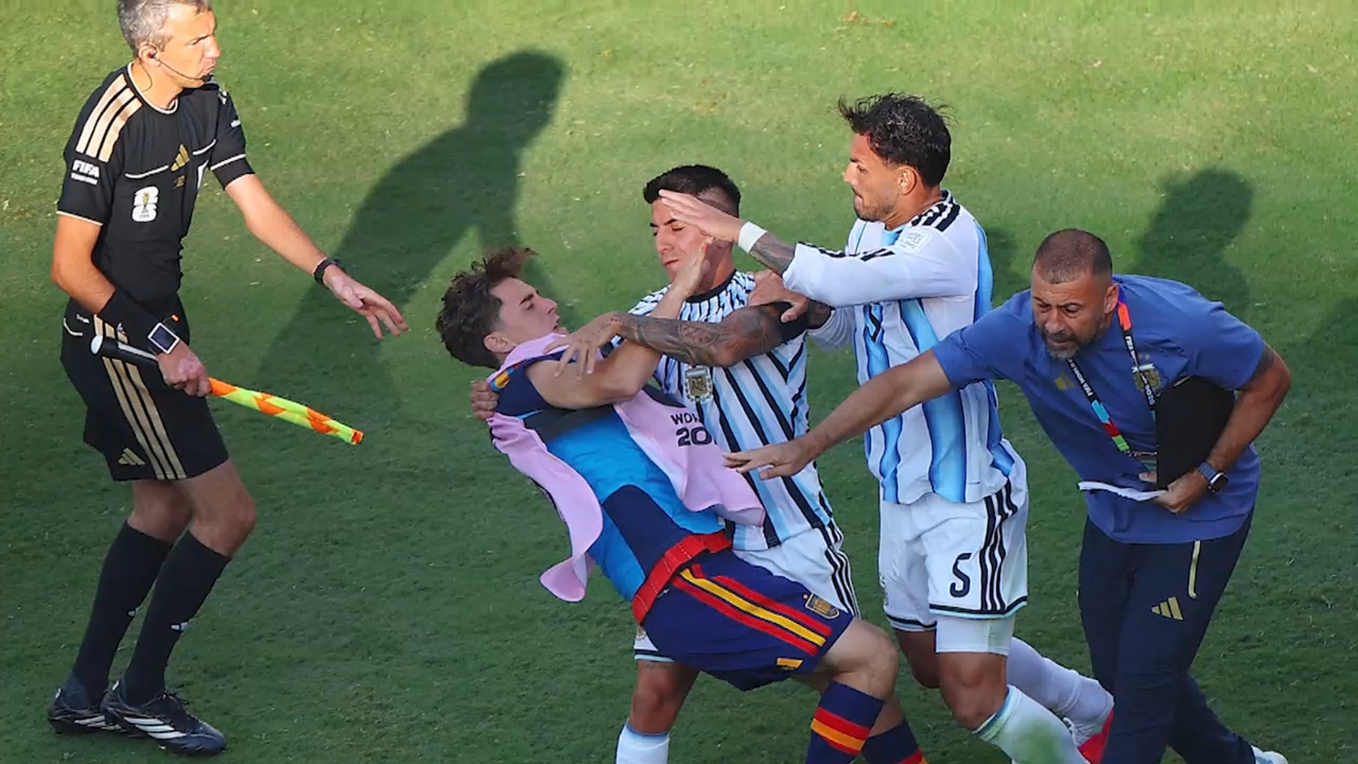 FIFA, 스페인 선수 때린 아르헨티나 중징계 수순